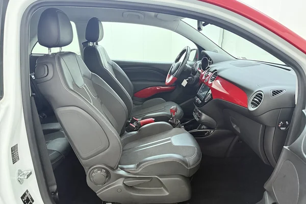 Opel Adam (2019) — foto 17 van 19