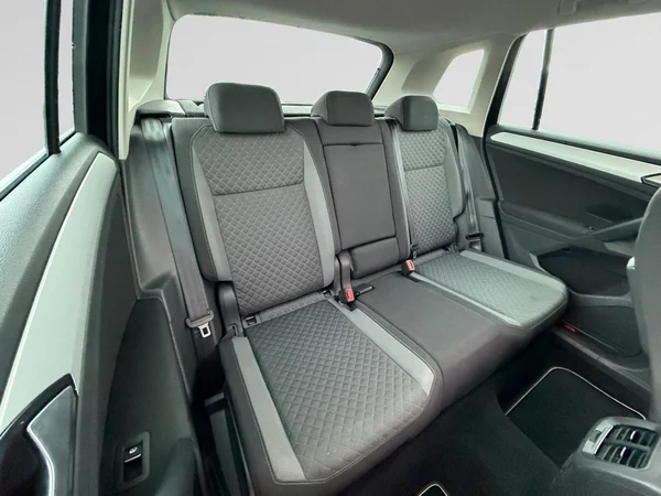 VOLKSWAGEN Tiguan (2018) — foto 11 van 24