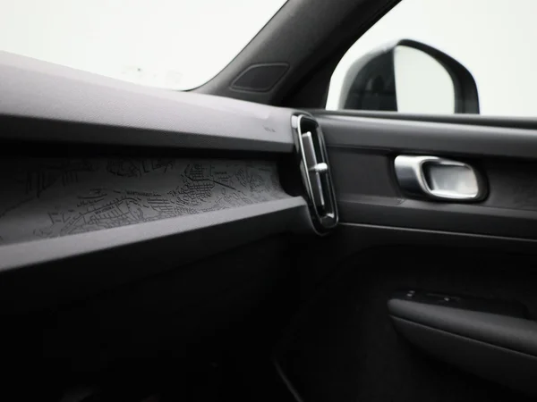 Volvo XC40 (2023) — foto 16 van 41