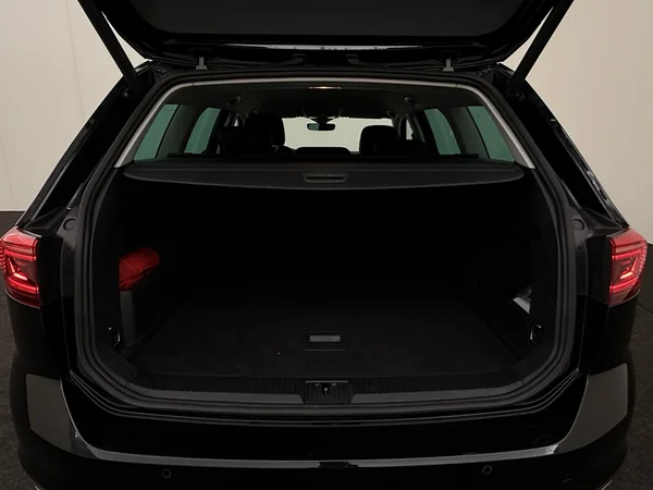 VOLKSWAGEN Passat Variant (2022) — foto 8 van 33