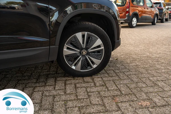 Skoda Karoq (2023) — foto 4 van 43