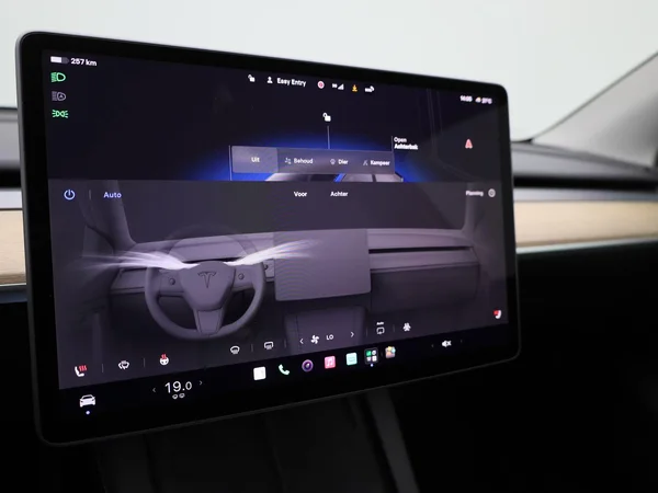 Tesla Model Y (2022) — foto 11 van 43