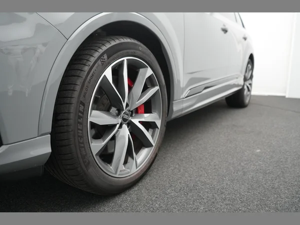 AUDI Q7 PHEV (2023) — foto 39 van 39