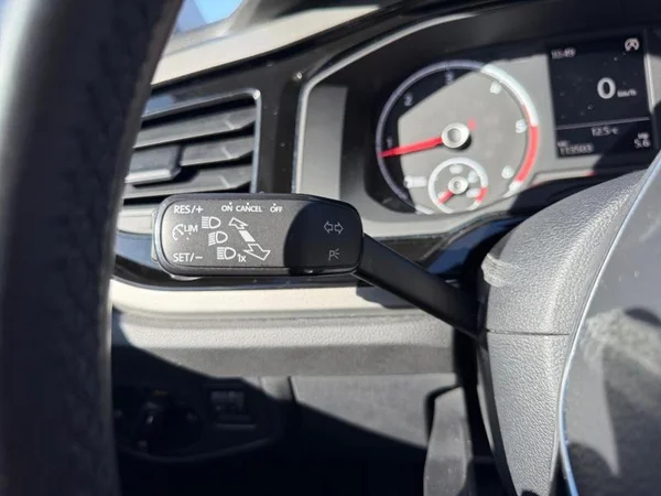VOLKSWAGEN Polo Dsl (2018) — foto 19 van 31