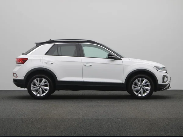 VOLKSWAGEN T-Roc (2022) — foto 17 van 19
