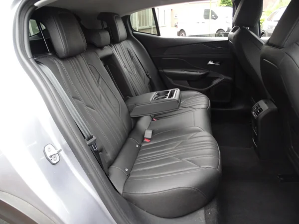 Peugeot 408 (2025) — foto 8 van 25