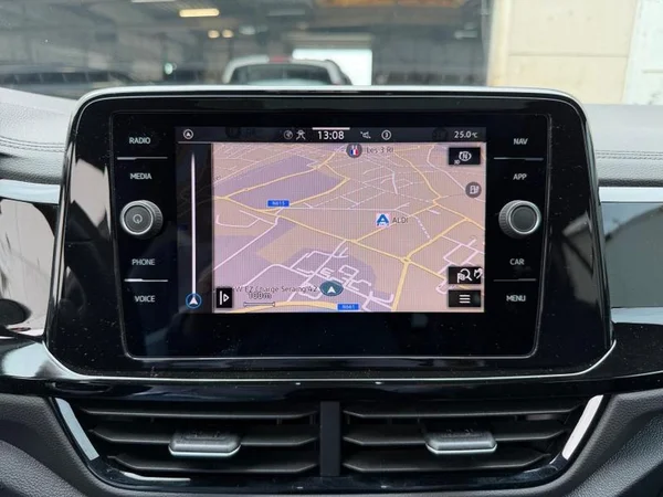 VOLKSWAGEN T-Roc (2023) — foto 14 van 27