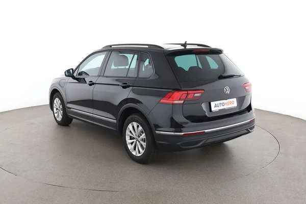 Volkswagen Tiguan (2021) — foto 10 van 16