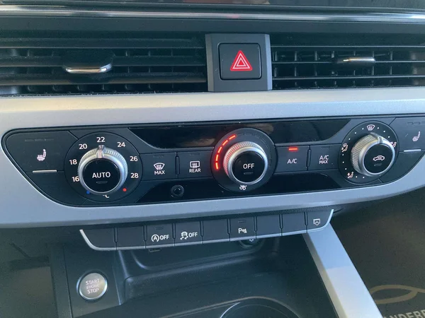 Audi A4 (2023) — foto 6 van 21