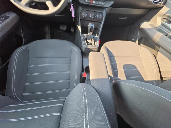 DACIA Sandero (2023) — foto 3 van 24
