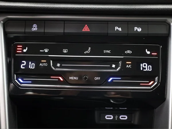 VOLKSWAGEN T-Roc (2023) — foto 8 van 20