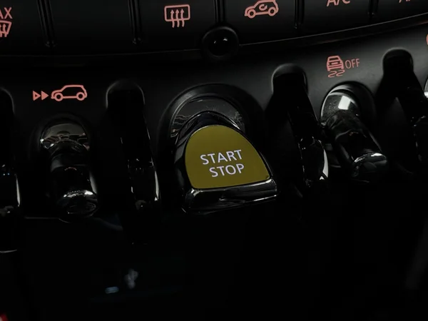 MINI Cooper SE (2023) — foto 15 van 31