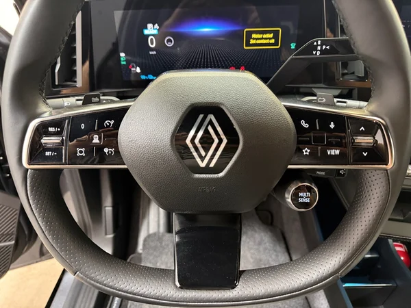 Renault Megane-E-Tech (2022) — foto 7 van 29
