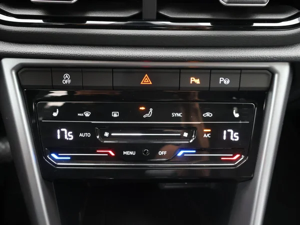 VOLKSWAGEN T-Roc (2024) — foto 13 van 26