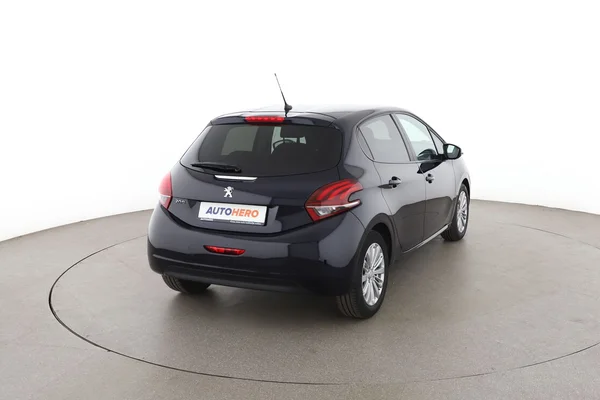 Peugeot 208 (2019) — foto 12 van 16