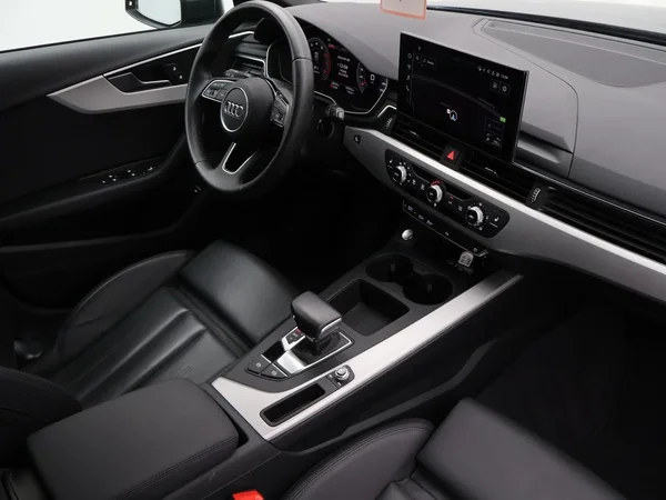 Audi A4 (2023) — foto 20 van 26