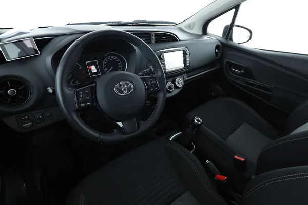 Toyota Yaris (2017) — foto 2 van 16