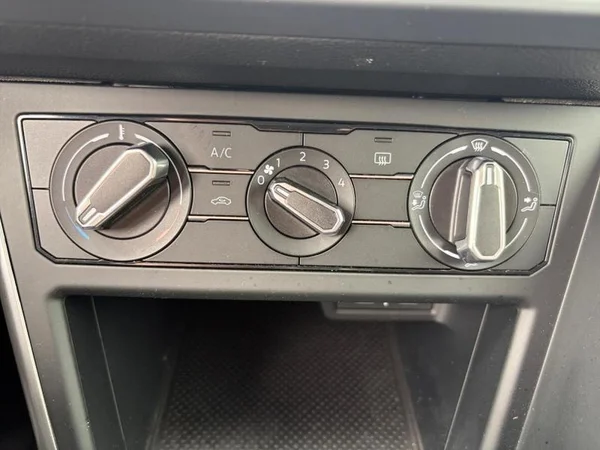 VOLKSWAGEN Taigo (2024) — foto 15 van 23