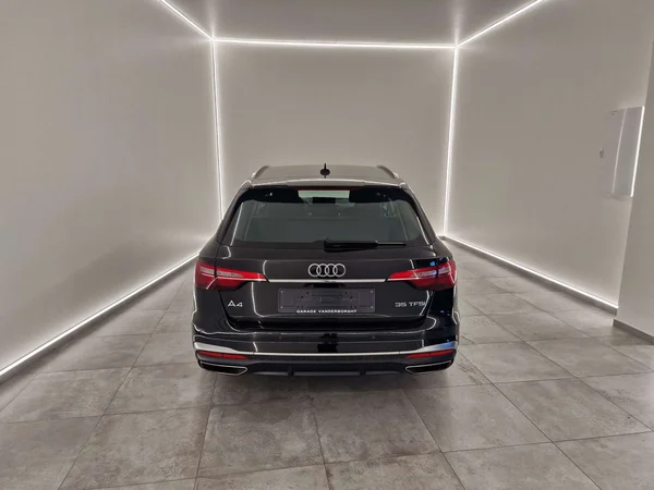 Audi A4 (2023) — foto 10 van 16