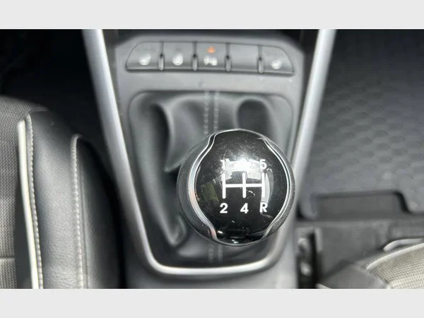 Kia RIO (2022) — foto 9 van 25