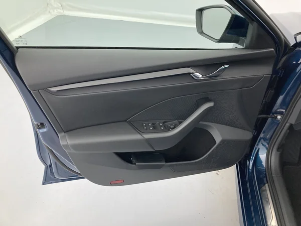 SKODA Octavia Combi (2021) — foto 13 van 36