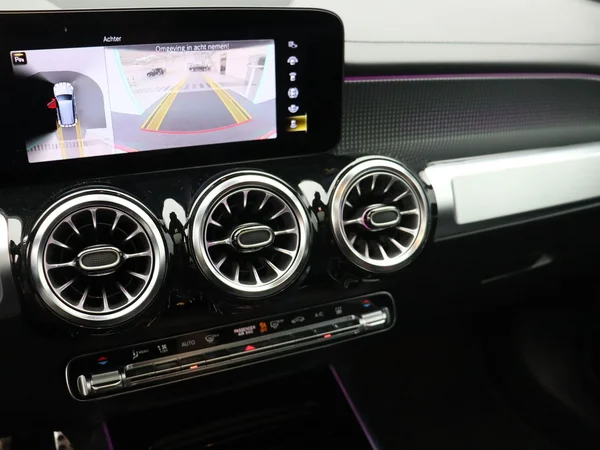 Mercedes-Benz EQB (2023) — foto 8 van 29