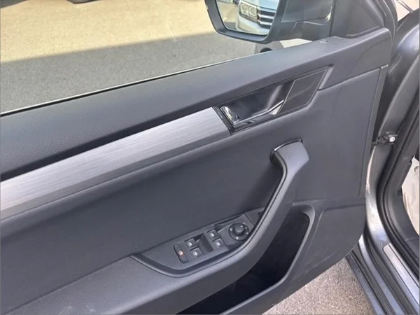 SKODA Superb Combi (2024) — foto 8 van 18