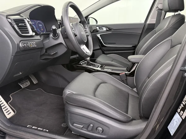 KIA Ceed SW (2023) — foto 10 van 31