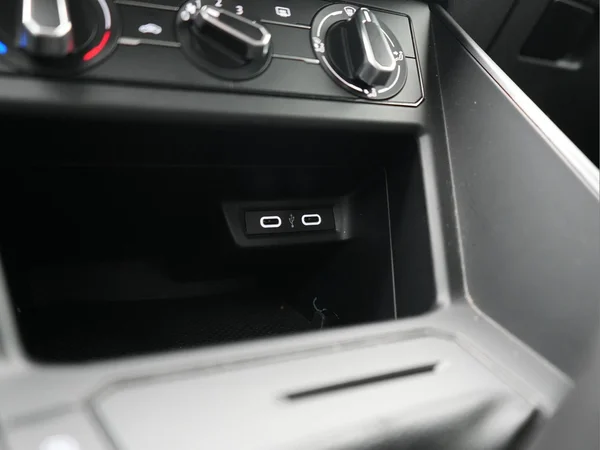 VOLKSWAGEN Polo (2022) — foto 24 van 36