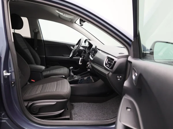 Kia Stonic (2021) — foto 24 van 35