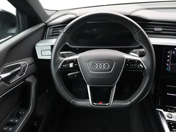 Audi e-tron (2021) — foto 4 van 29
