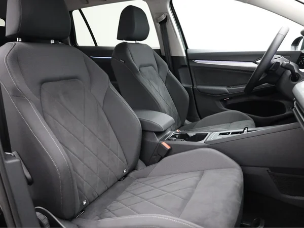 VOLKSWAGEN Golf VIII SW (2024) — foto 16 van 21