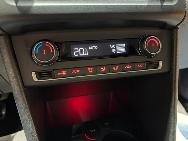 Volkswagen Polo (2016) — foto 7 van 23