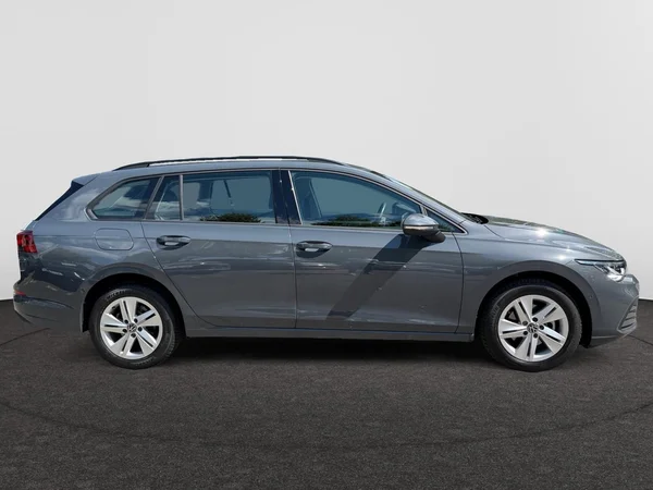 VOLKSWAGEN Golf VIII SW (2024) — foto 18 van 20