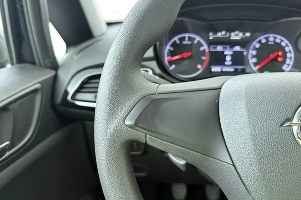 Opel Corsa (2018) — foto 5 van 28