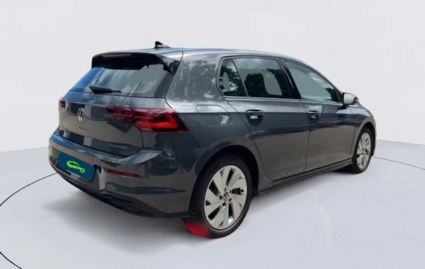 Volkswagen Golf VIII GTE (2023) — foto 4 van 10