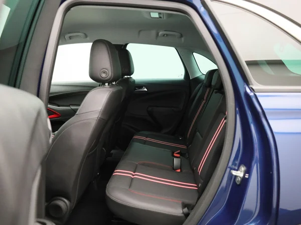 Opel Crossland (2022) — foto 2 van 38
