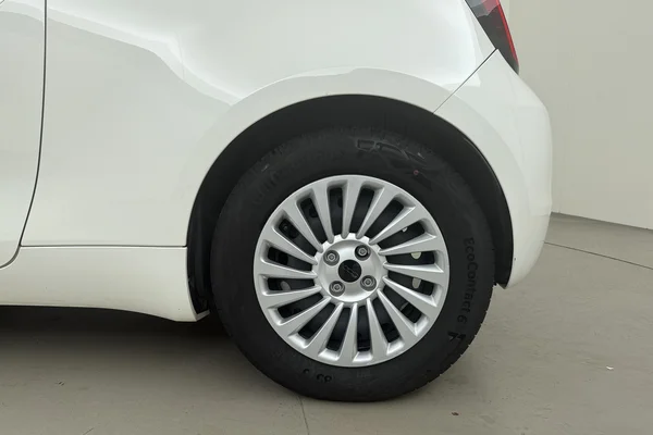 Fiat E-500 (2023) — foto 16 van 19
