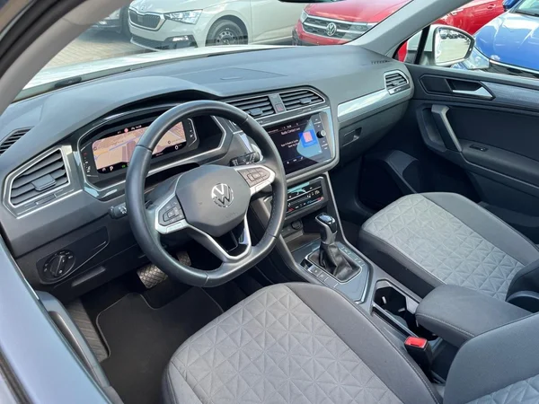 VOLKSWAGEN Tiguan (2022) — foto 21 van 22