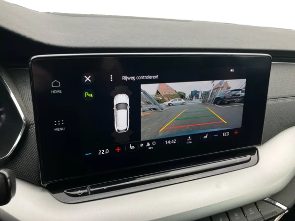 SKODA Octavia Combi PHEV (2021) — foto 16 van 26