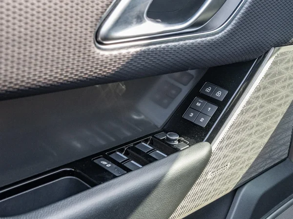Land Rover Range Rover Velar (2022) — foto 4 van 27