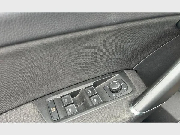 Volkswagen TOURAN (2024) — foto 20 van 29