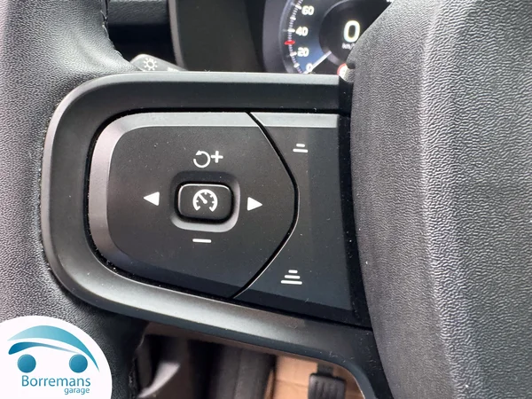 Volvo XC-40 (2022) — foto 35 van 40