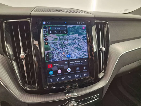 Volvo XC60 (2021) — foto 8 van 17