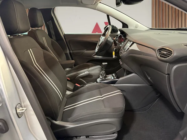 Opel Crossland (2023) — foto 20 van 28