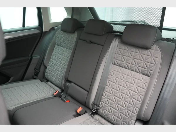 VOLKSWAGEN Tiguan eHybrid (PHEV) (2024) — foto 17 van 30