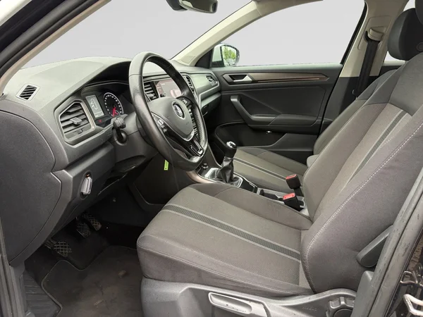 VOLKSWAGEN T-Roc (2018) — foto 7 van 10