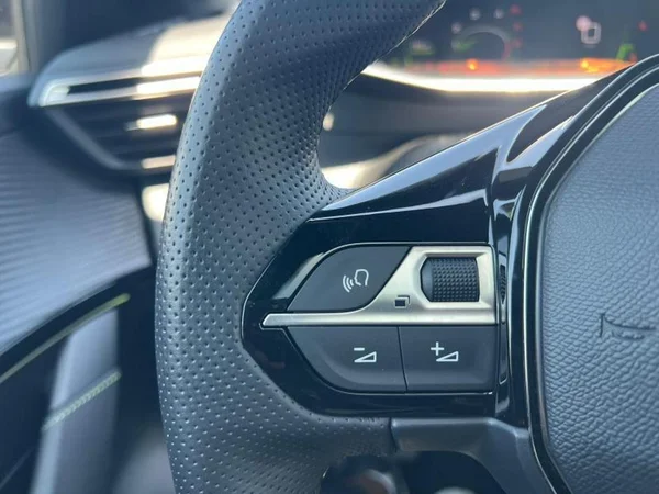 PEUGEOT 208 Dsl (2023) — foto 6 van 24