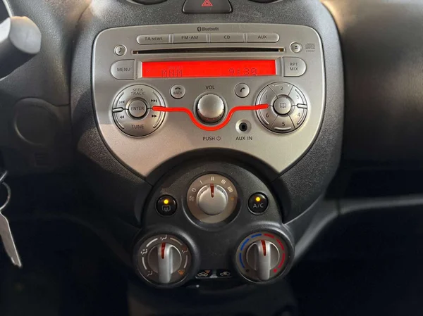 Nissan Micra (2013) — foto 8 van 10