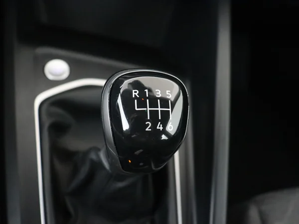 VOLKSWAGEN Golf (2020) — foto 4 van 28